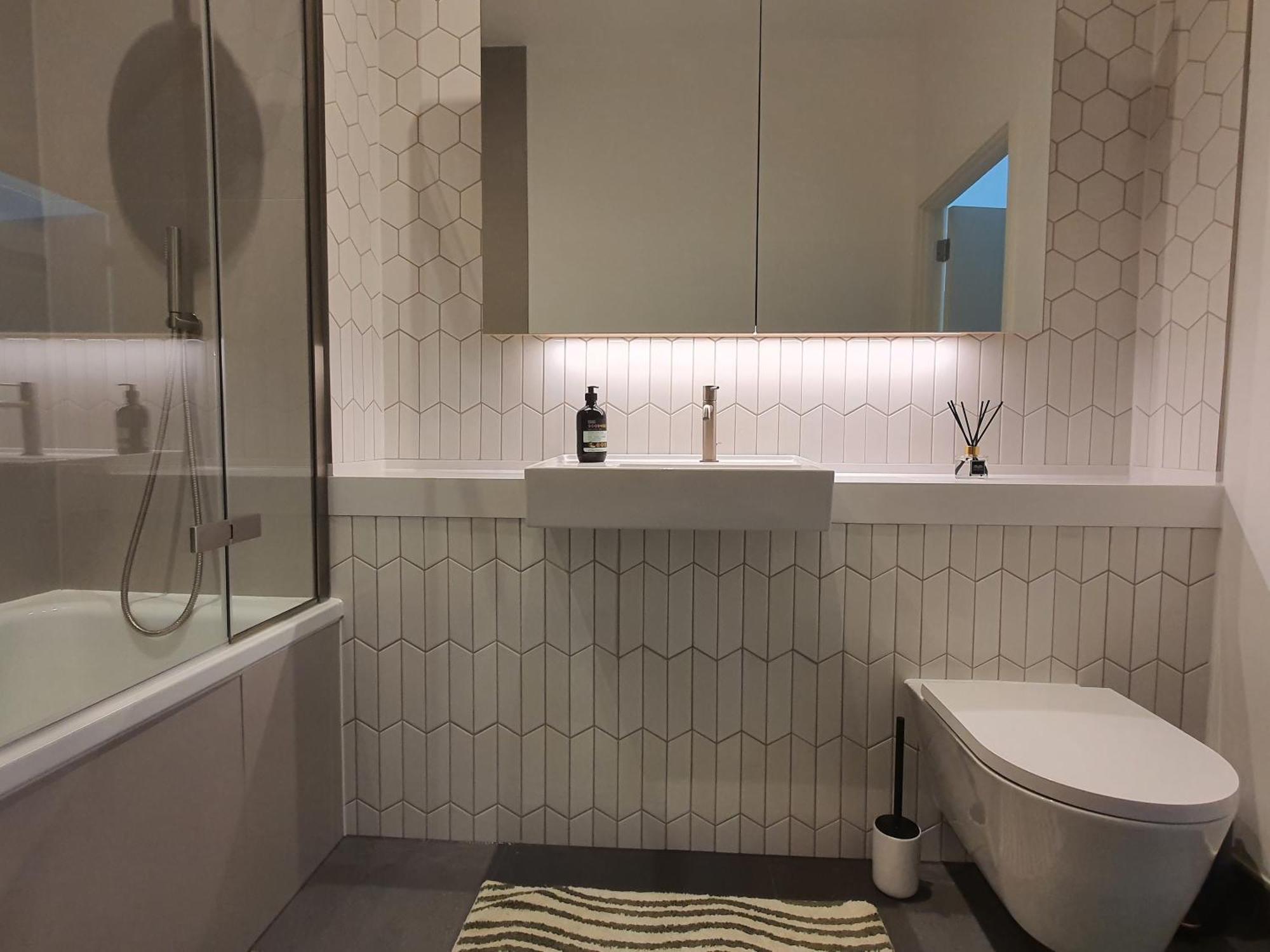 Cozy Room With Private Bathroom In Luxurious Flat 伦敦 外观 照片