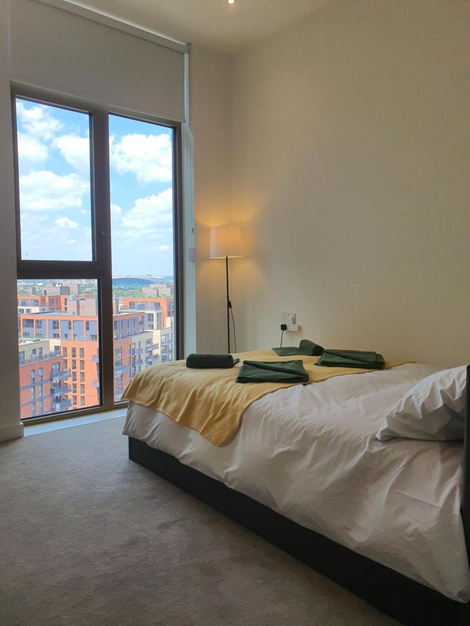 Cozy Room With Private Bathroom In Luxurious Flat 伦敦 外观 照片